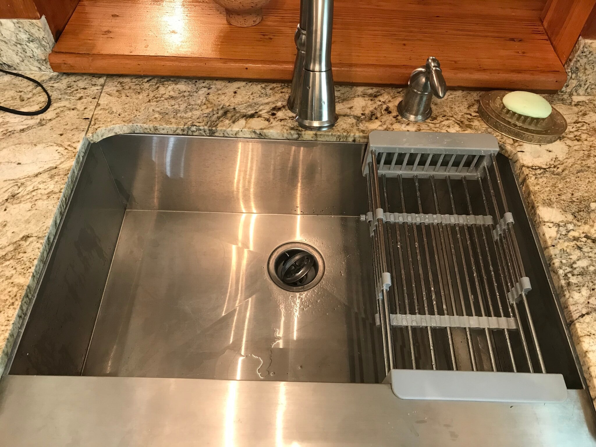 Large deep sink with Dish drainer makes it easy to wash large pots - 1407 W Church St