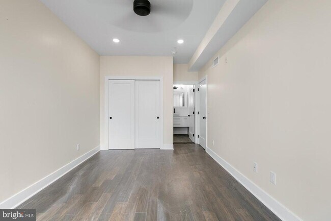 Building Photo - 1868 Frankford Ave