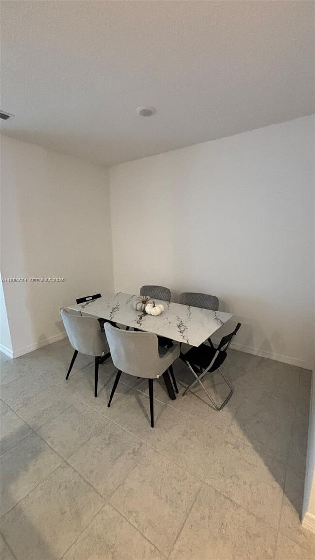 Building Photo - 219 Bottle Brush Dr