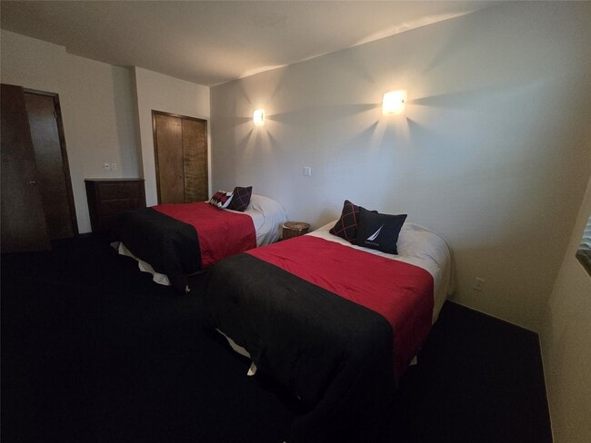 Building Photo - 3231 Hemingway Dr