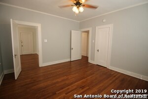 Building Photo - 129 E Ridgewood Ct