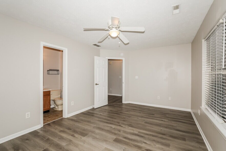 Building Photo - 5298 Gateway Ave