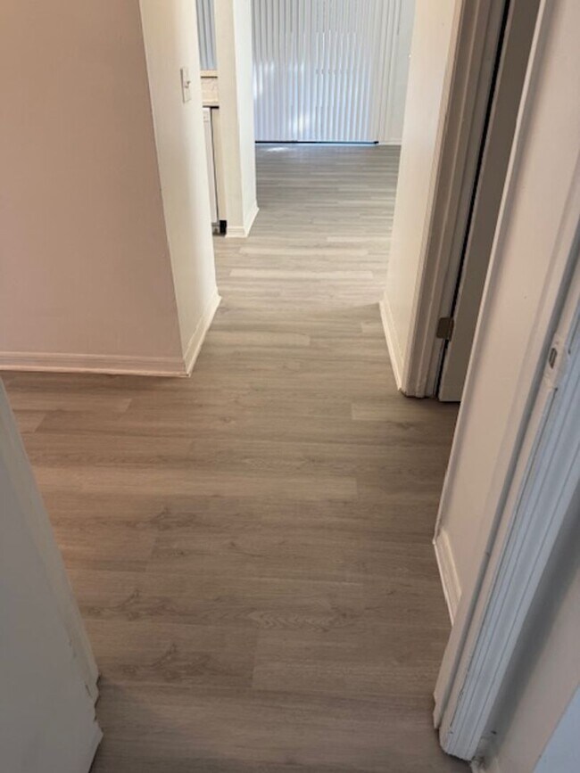 Building Photo - Coral Gardens one bedroom condo