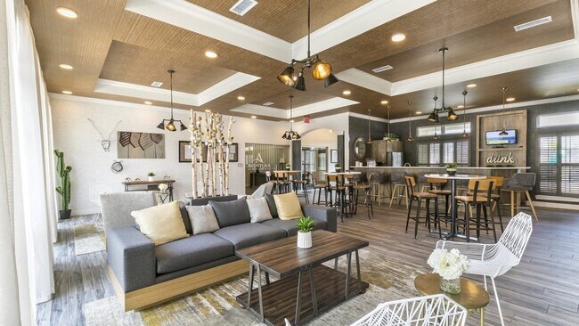 Building Photo - 2100 E Aventura Way