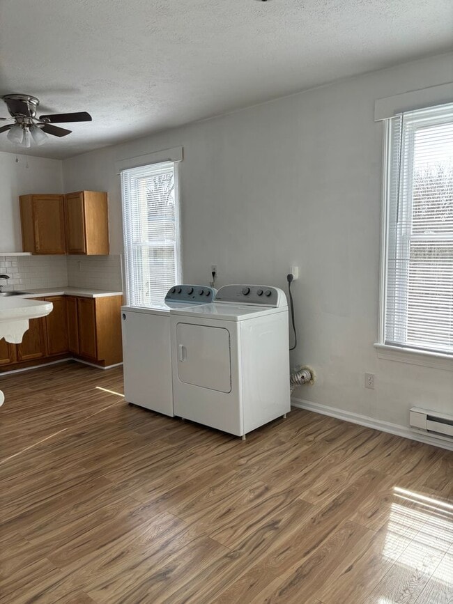 Building Photo - 814 W Beverley St