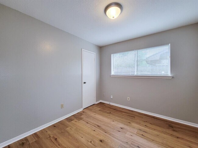 Building Photo - 22714 Paradise Gate Dr
