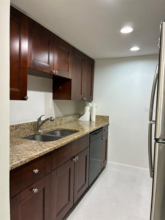 Building Photo - 5999 Village Cir N