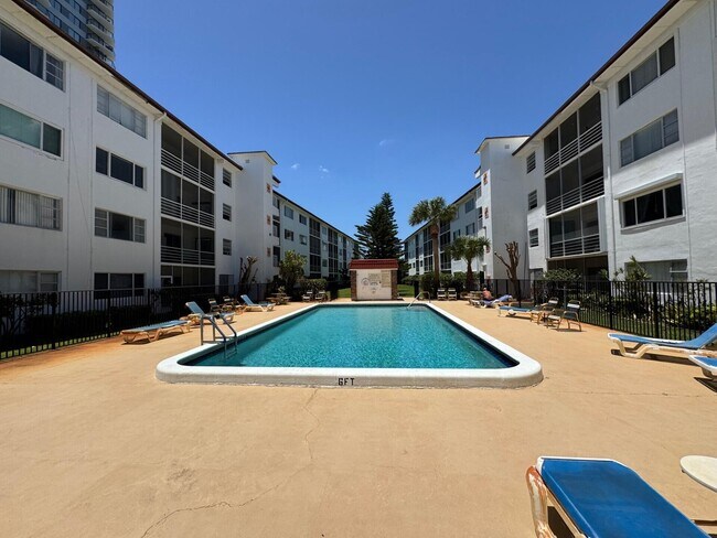 Building Photo - 4500 N Flagler Dr