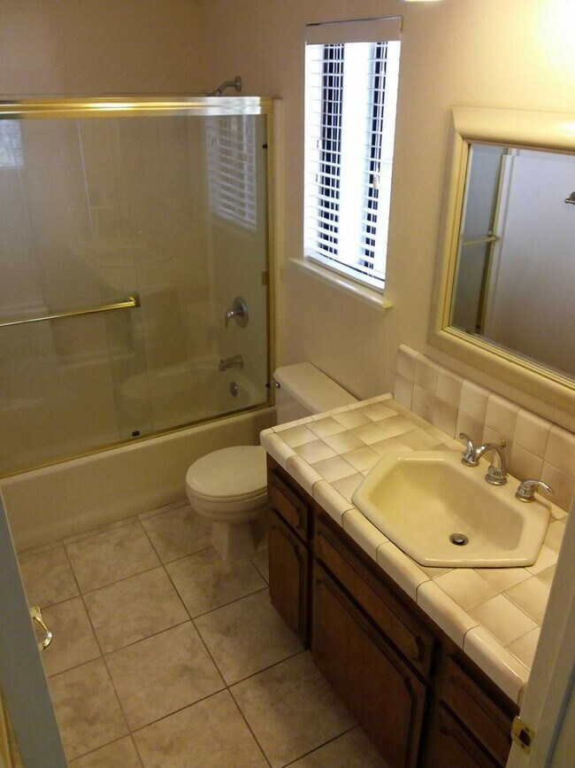 Building Photo - 450 Solar Way