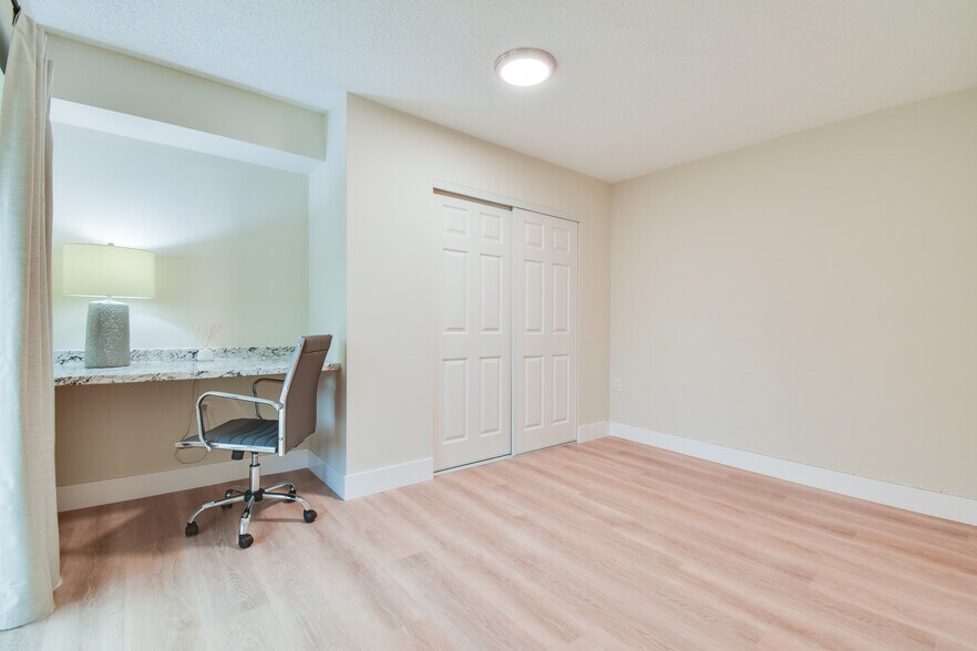 Building Photo - 2309 23rd Ln