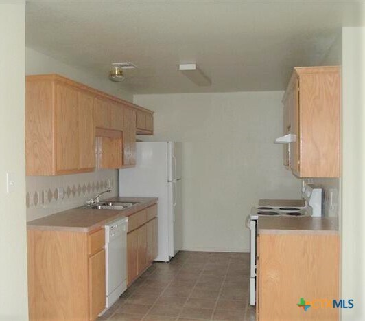 Building Photo - 319 Janelle Dr