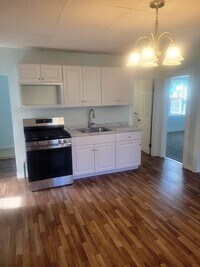 Building Photo - 114 Hampson St