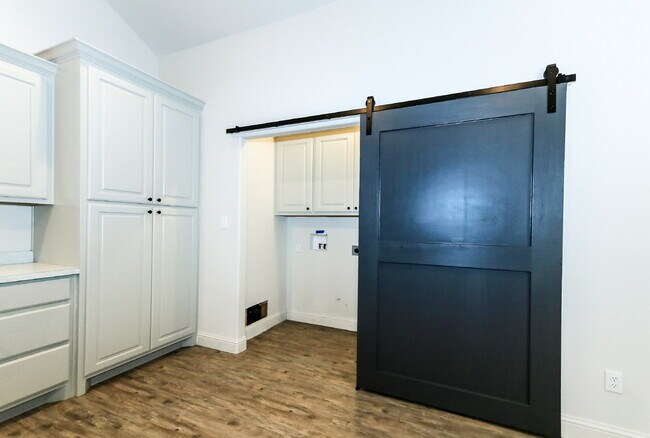 Building Photo - Half off first full month's rent/New Cooper Meadows Subdivision!