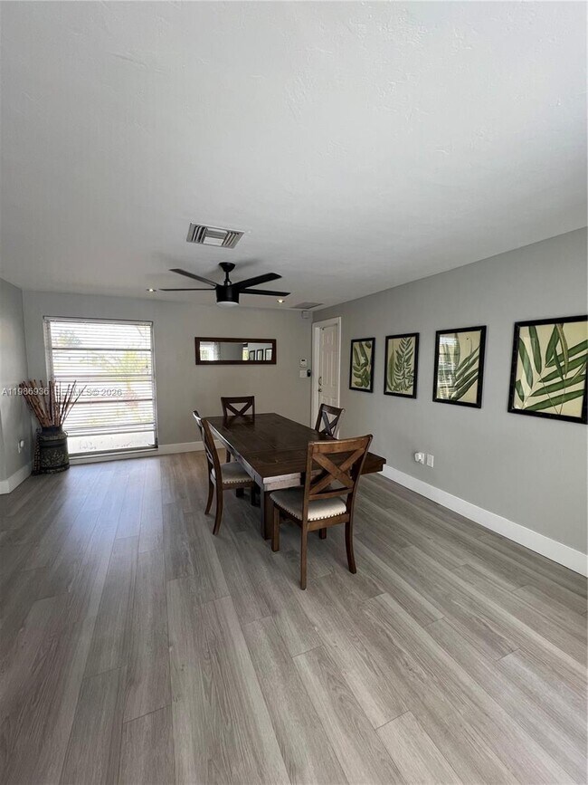 Building Photo - 7328 Pebble Beach Rd