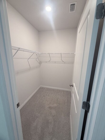 Building Photo - Fenced yard, 3/2 Single Family Home.  Rent Ready.