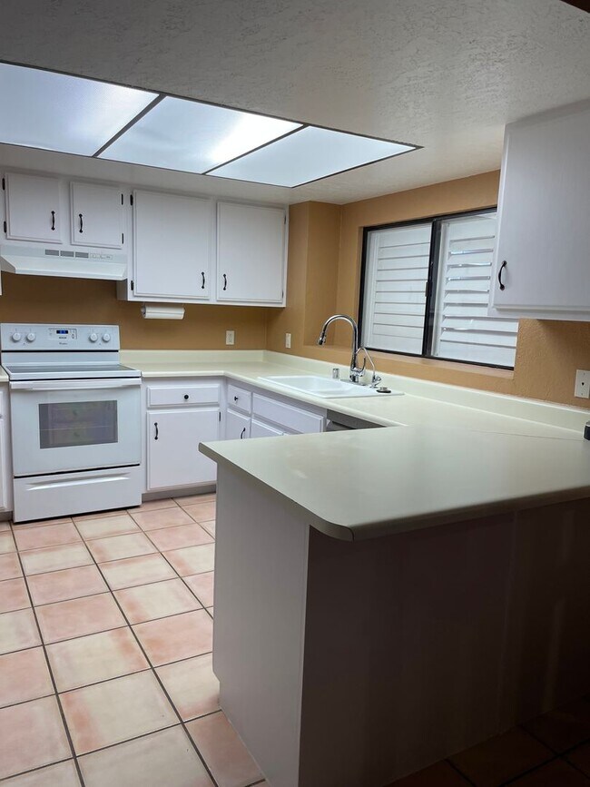 Building Photo - OWNER'S SUMMER SPECIAL-$300 OFF first 3 months! Sparkling Pool Home!
