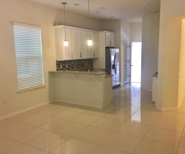 Building Photo - 9377 Meadow Hunt Way