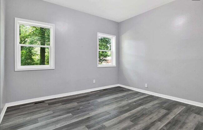 Building Photo - 1633 Phillips Ln