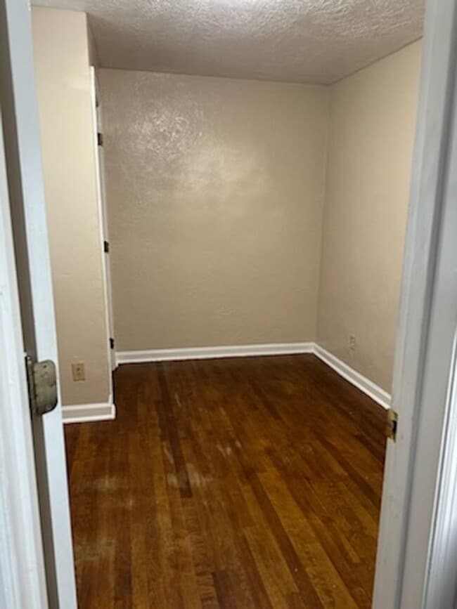 Building Photo - 3333-3335 Parkview Ave