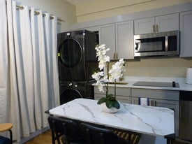 Building Photo - 209 Lincoln St