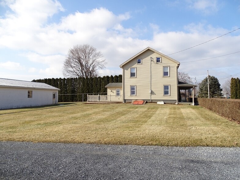 Building Photo - 454 Race Rd