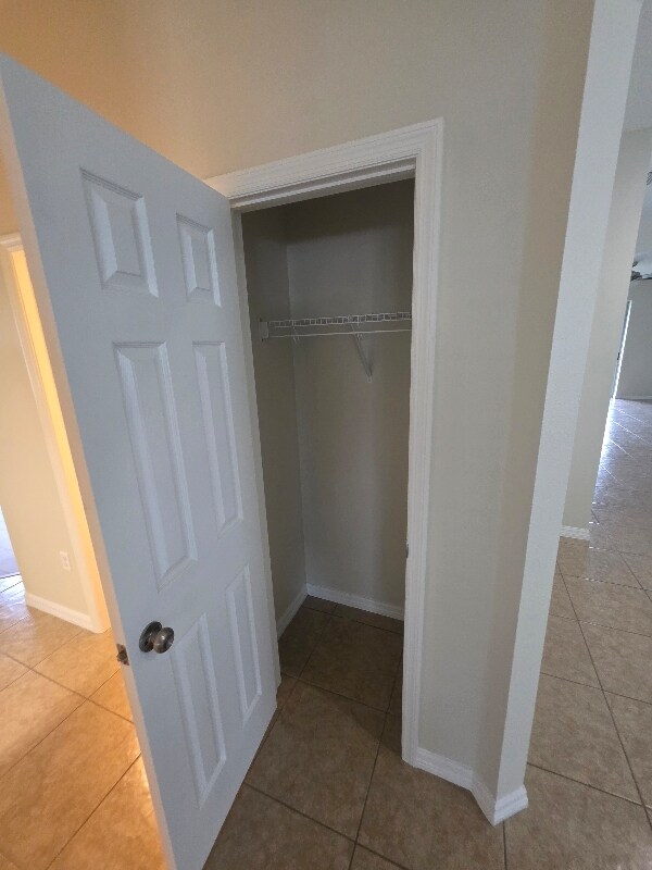 Building Photo - 2528 Ladoga Dr
