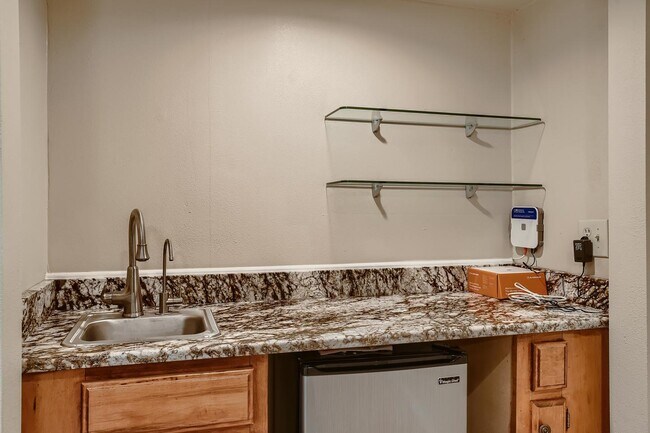 Building Photo - Gorgeous San Antonio home with large backy...