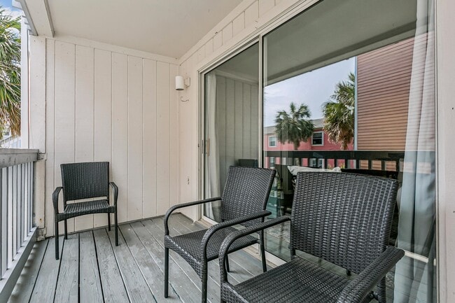Building Photo - 1650 Via De Luna Dr