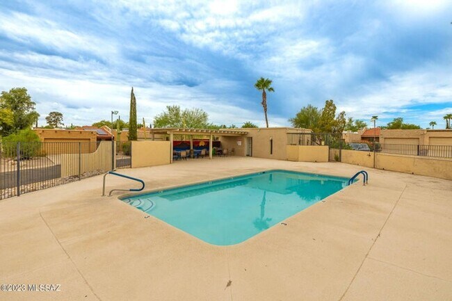 Building Photo - Affordable 2 Bedroom 2 Bath Townhome Near ...