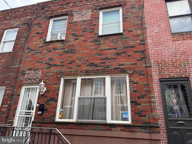 Building Photo - 1124 Mercy St