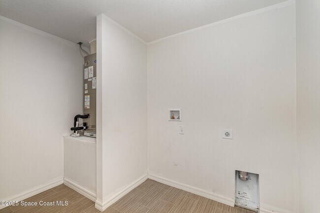 Building Photo - 2359 Fallkirk Ave