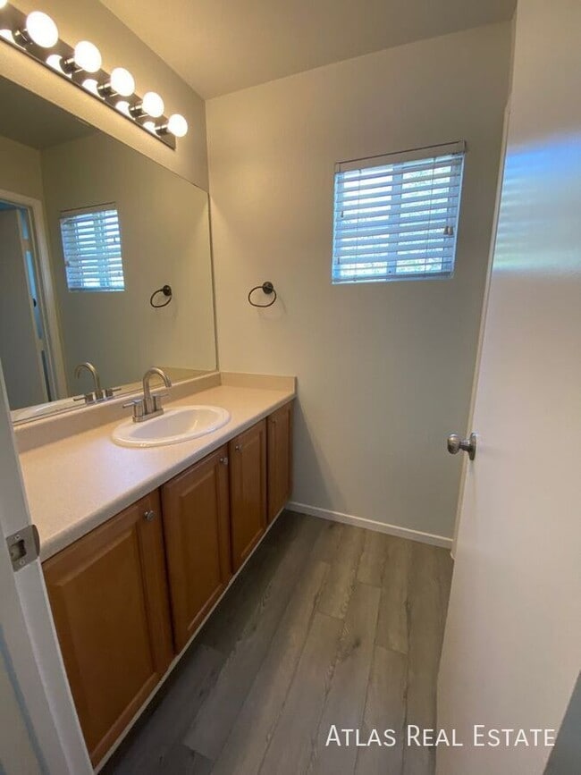 Building Photo - 8004 Park Bench Ct