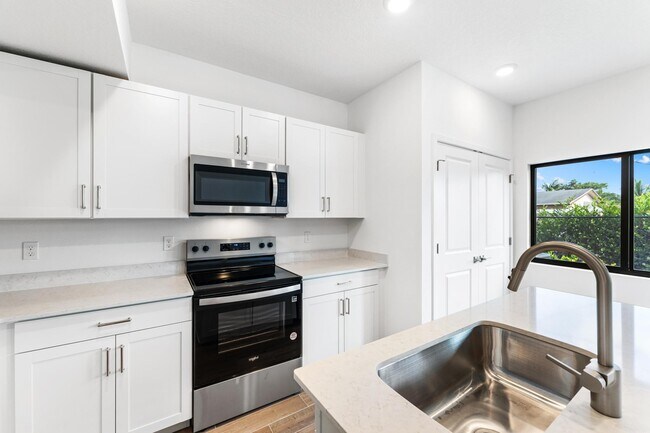 Building Photo - 5024 Elderberry St