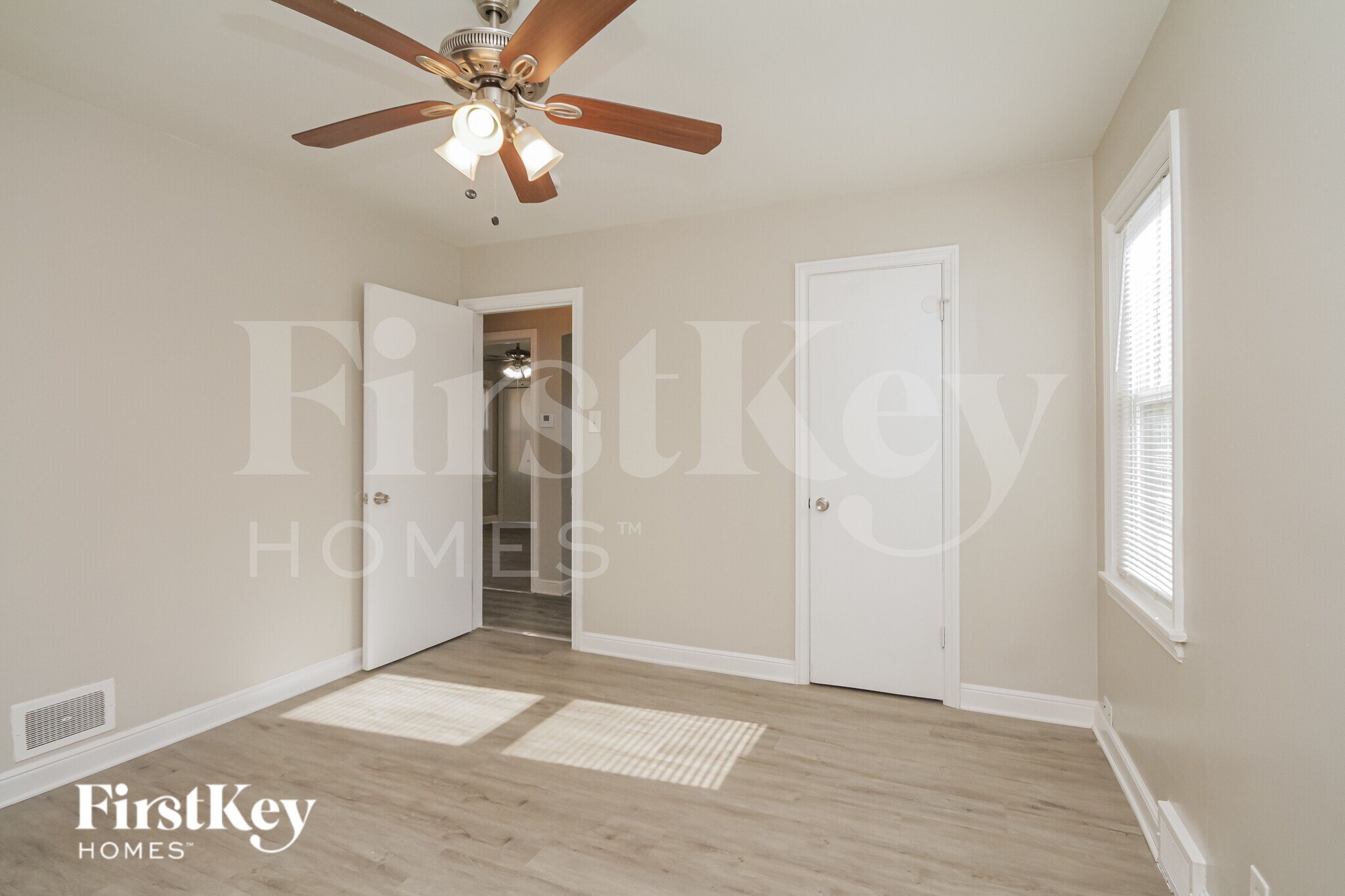 Building Photo - 8912 S Sacramento Ave