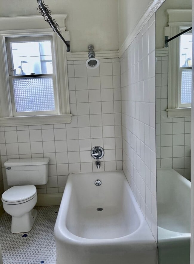 Building Photo - 2937 Scott St