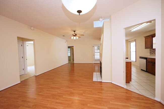 Building Photo - Great Location in Fort Walton Beach