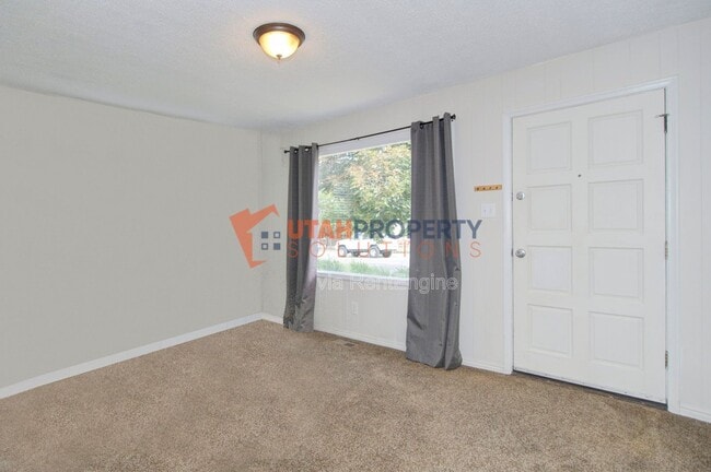 Building Photo - 566 Stringham Ave
