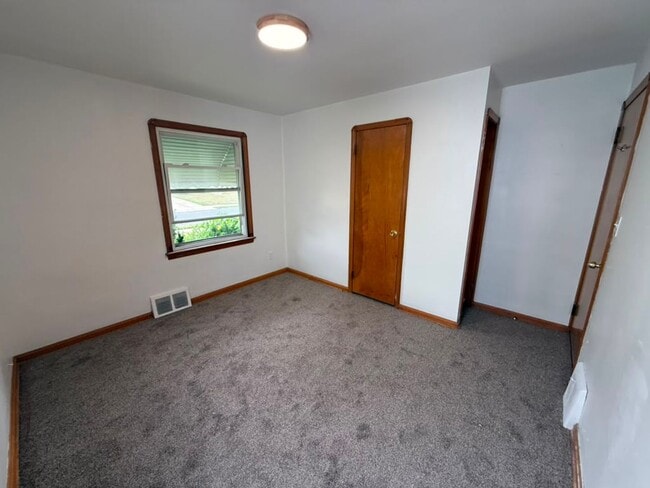Building Photo - 16011 Maplewood Ave