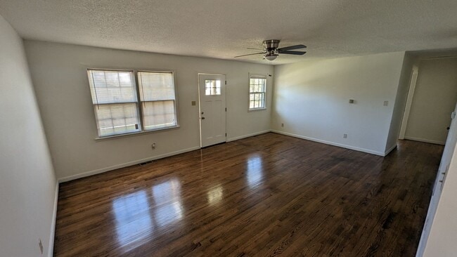 Building Photo - Detached Garage -2 Bedroom 1 Bath house- Drayton Mills Area