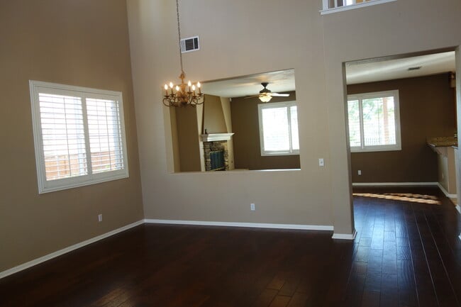 Building Photo - Paseo del Sol 4 Bedroom