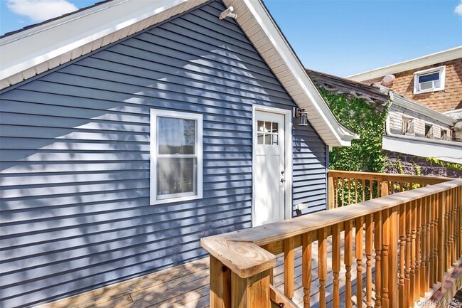 Building Photo - 165 W Main St