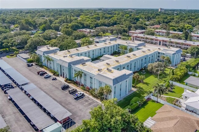 Building Photo - 1706 Belleair Forest Dr