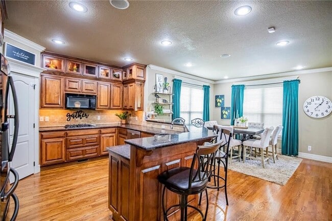 Building Photo - 1706 NW Autumn Ave