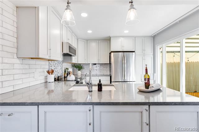 Building Photo - 2645 S Xanadu Way