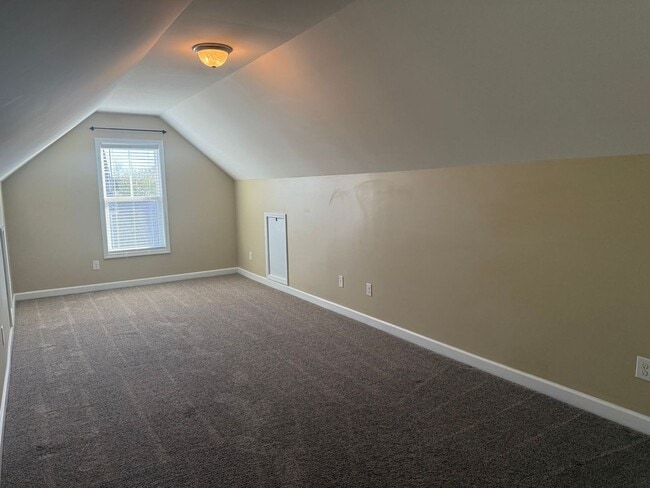 Building Photo - Beautiful 4 bedroom, 3.5 house