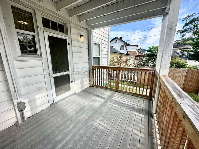 Building Photo - 617 N Hyer Ave