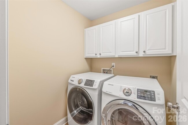 Building Photo - 5123 Poplar Knoll Dr