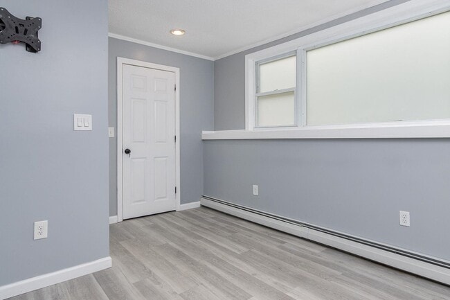 Building Photo - 240 Leda Ave