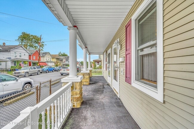 Building Photo - 443 14th Ave