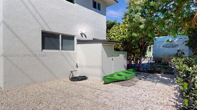 Building Photo - 3558 SW 26th St